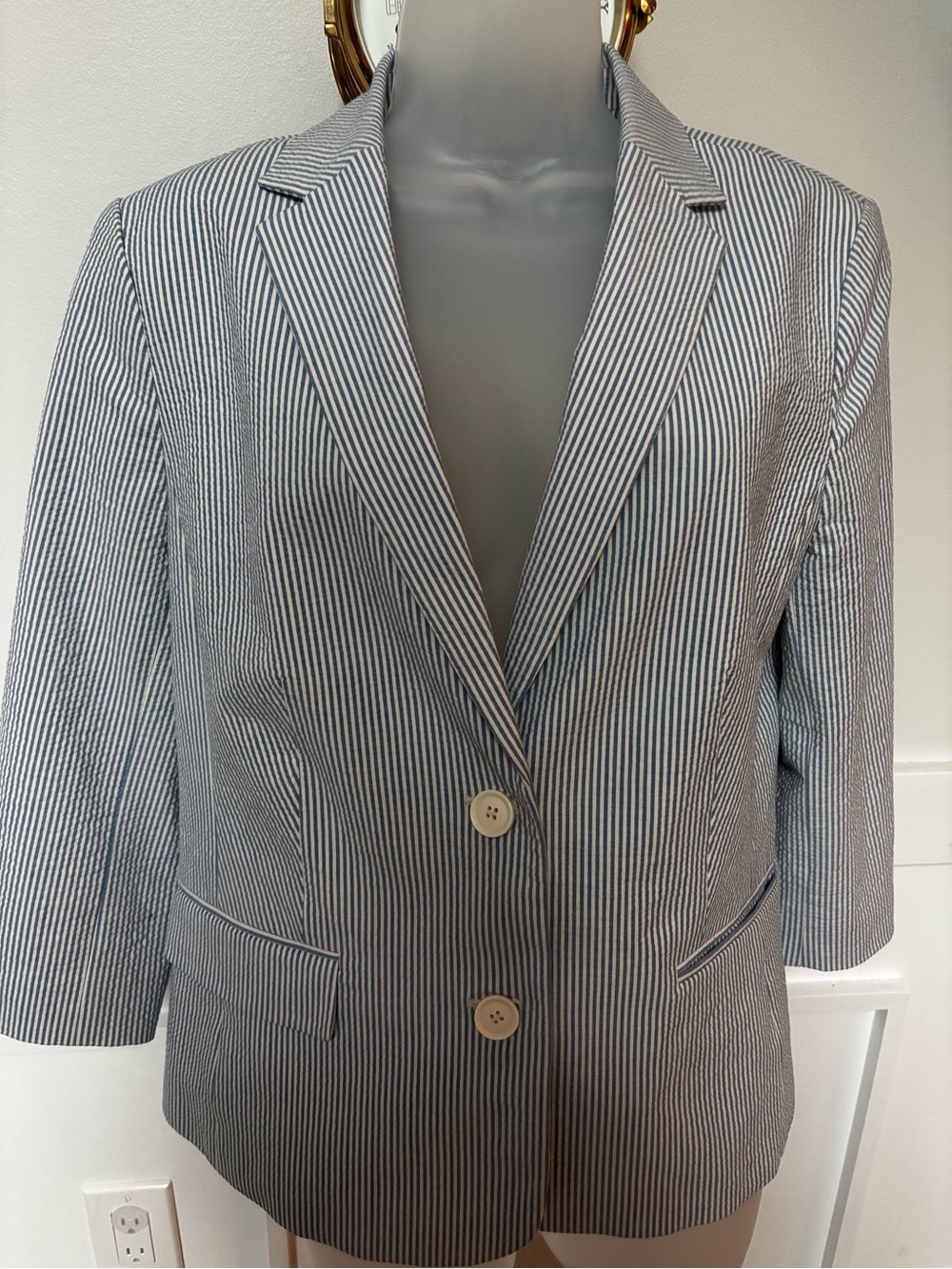 Talbots blue and white striped seersucker blazer featuring a classic notch
